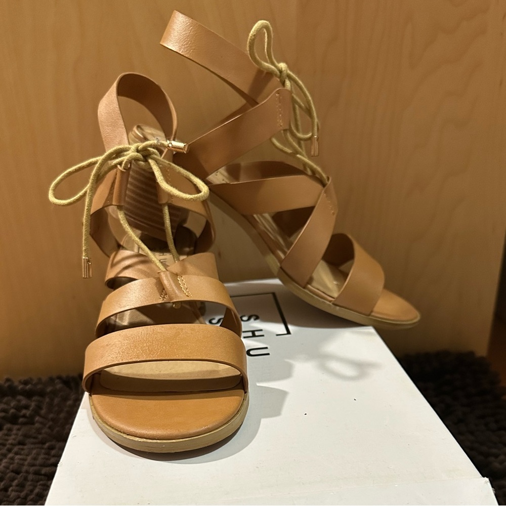 TIE SMALL WEDGES